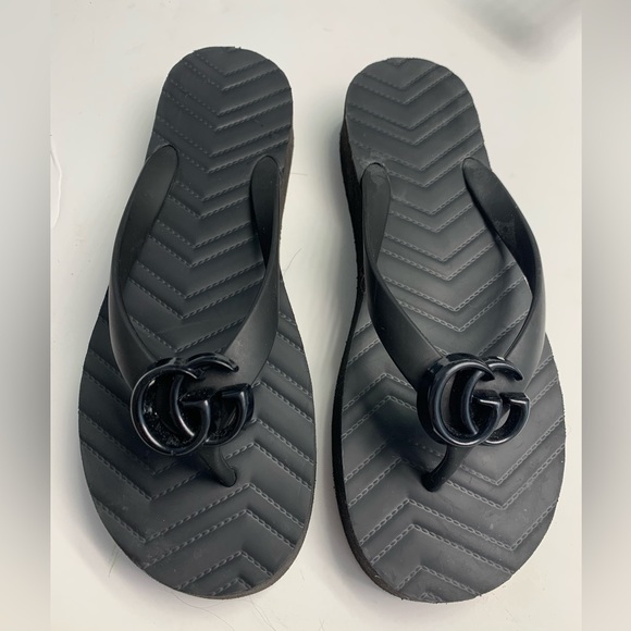 Gucci Shoes - Gucci Black Chevron GG Logo Rubber Thong Sandals Sz8 excellent condition